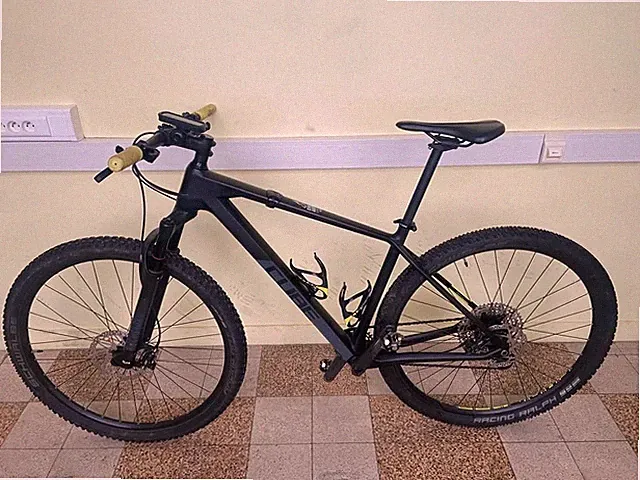 mountain bike Cube XL, carbon frame met XT versnellingsgroep